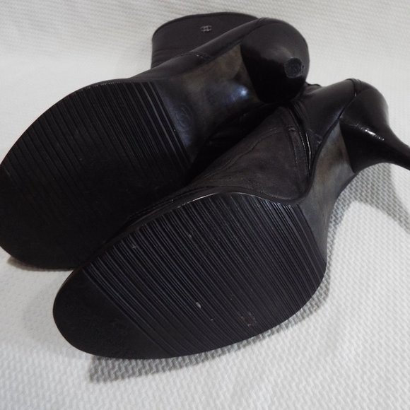 Chanel Vintage Leather Cap-Toe Booties - Picture 4 of 8